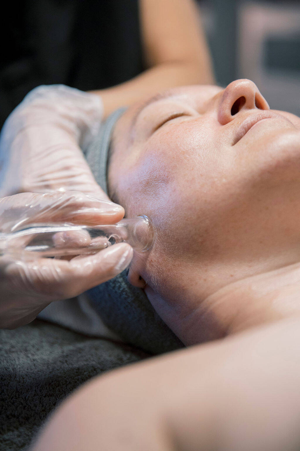 Transform & Radiate Platinum HydraFacial™